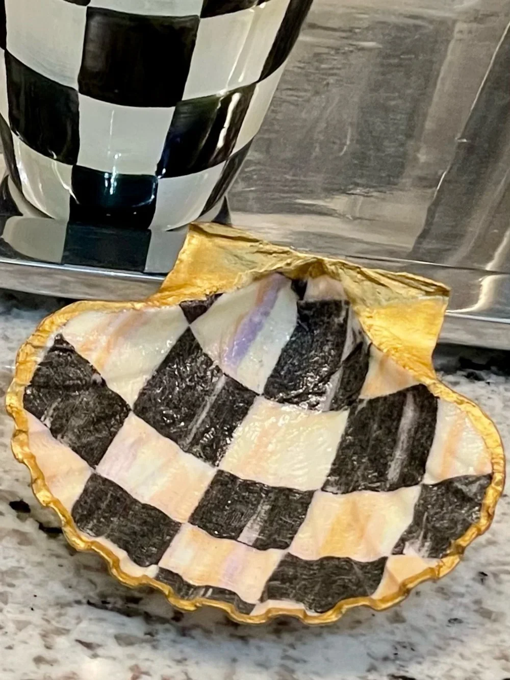 Hand Crafted Courtly Check Trinket Shell Dish 5”